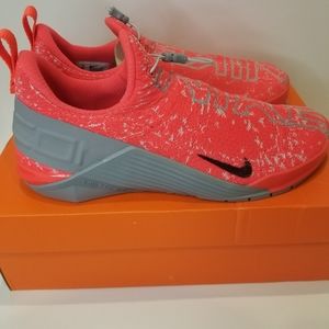 Nike React Metcon Bright Crimson Grey Trainer